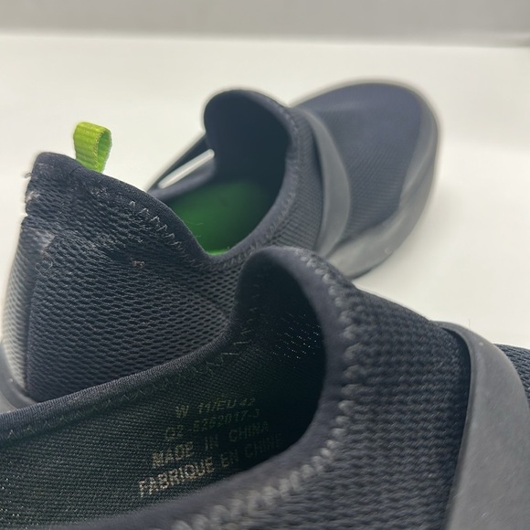 Oofos Shoes OOmg Eezee Low Slip On Shoe Casual Sneakers Trainer Black White 11 - Picture 9 of 9